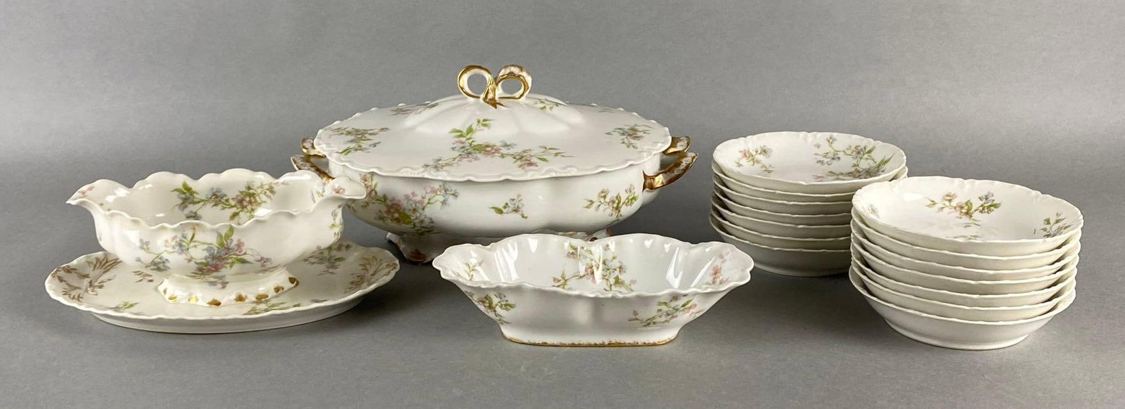 Group of 20+ Haviland Limoges Floral French Porcelain Dinnerware Items (1 of 5)