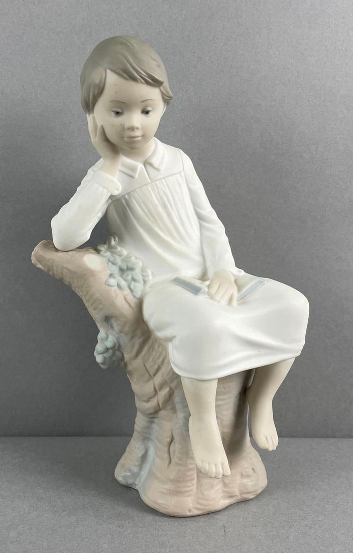 Lladro Boy Thinking Matte Porcelain Figure (1 of 5)