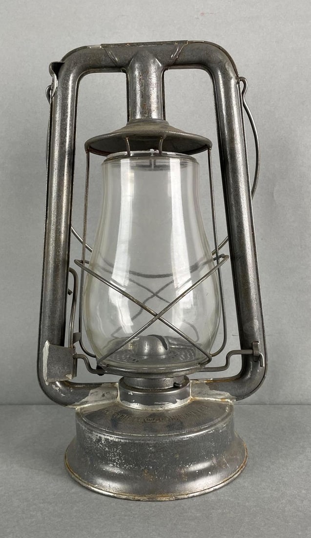 Vintage Embury No. 210 Supreme Kerosene Lantern (1 of 4)