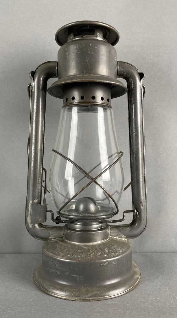 Vintage Embury No. 240 Supreme Kerosene Lantern (1 of 4)
