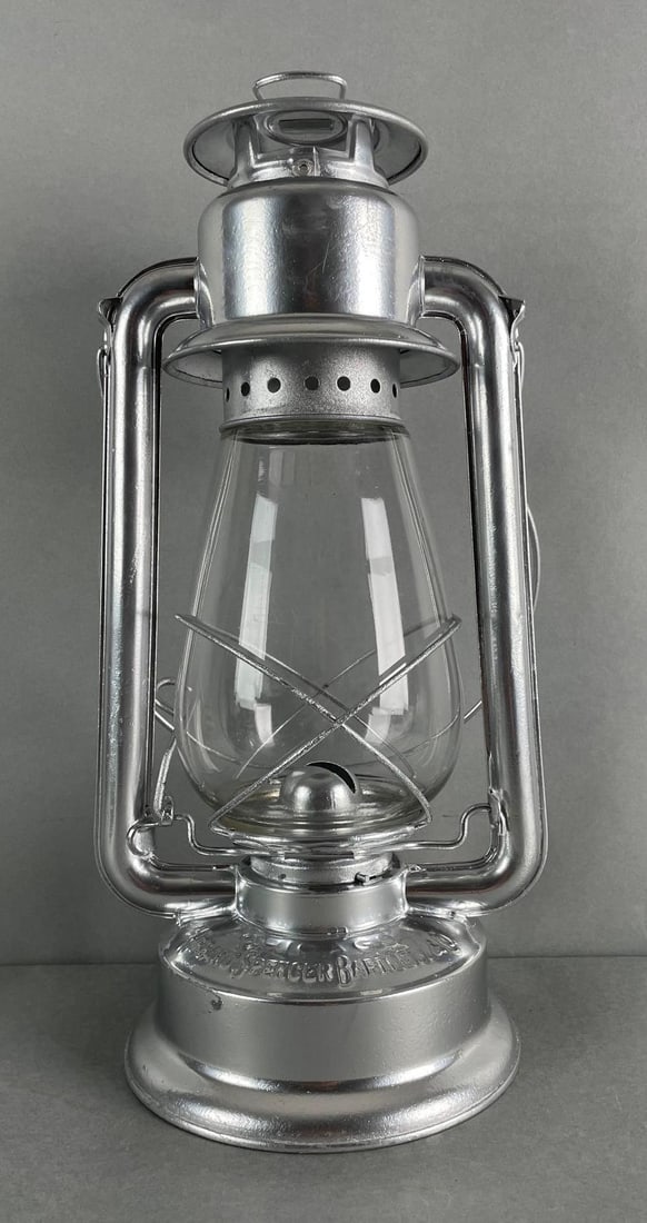 Vintage Embury Hibbard Spencer Bartlett OVB No. 2 Kerosene Lantern (1 of 4)