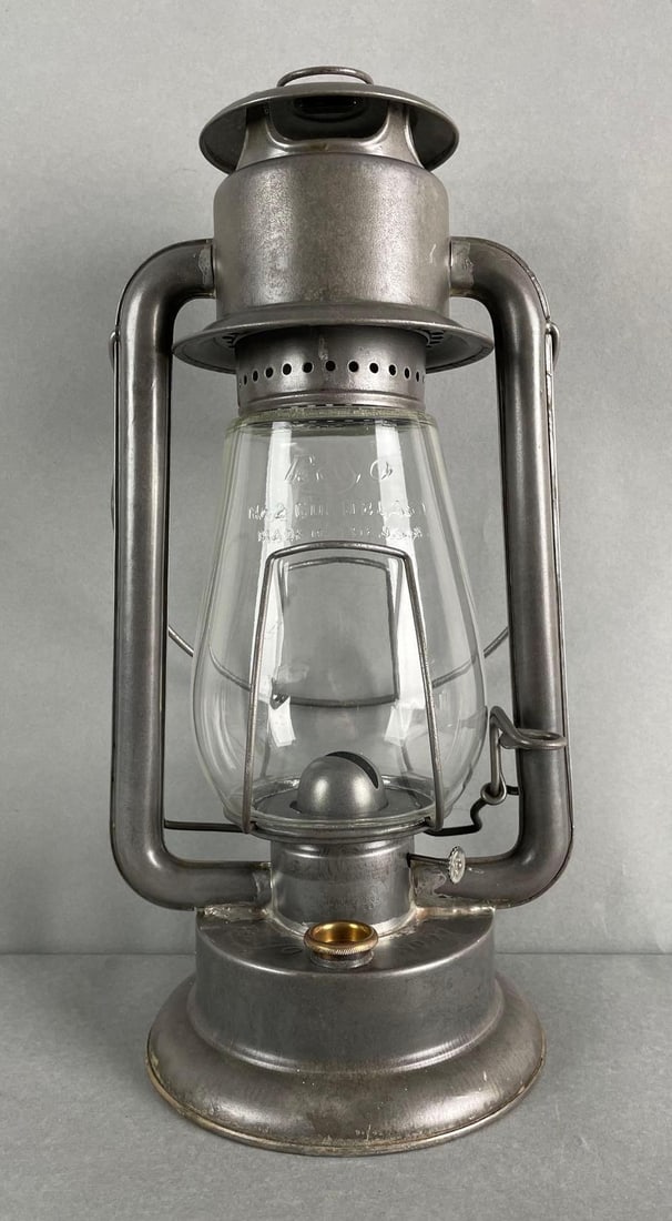 Vintage Prisco Rayo No. 77 Cold Blast Kerosene Lantern (1 of 4)