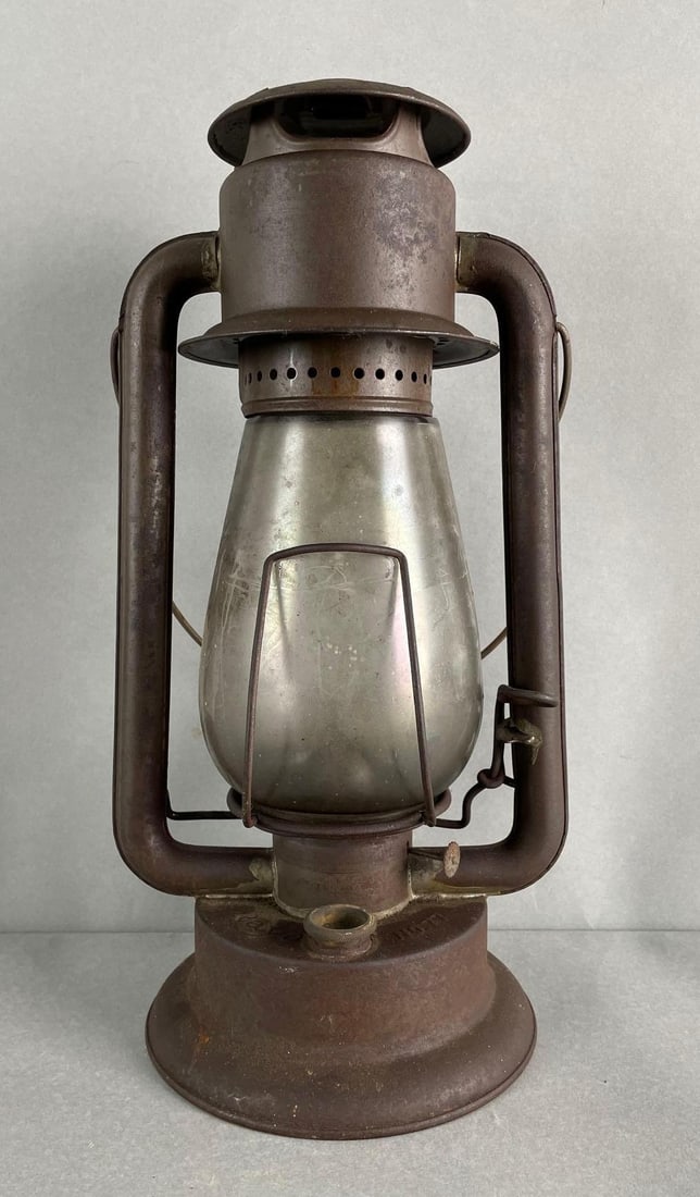 Vintage Prisco Rayo No. 77 Cold Blast Kerosene Lantern: Unmarked globe, measures 15 1/4 x 7 3/4 x 6 3/4 inches