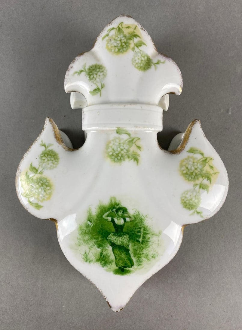 Rosenthal Porcelain Fleur de Lis Trinket Box: Bavarian, Makers mark on base, Measures 8 x 6 x 2 inches.