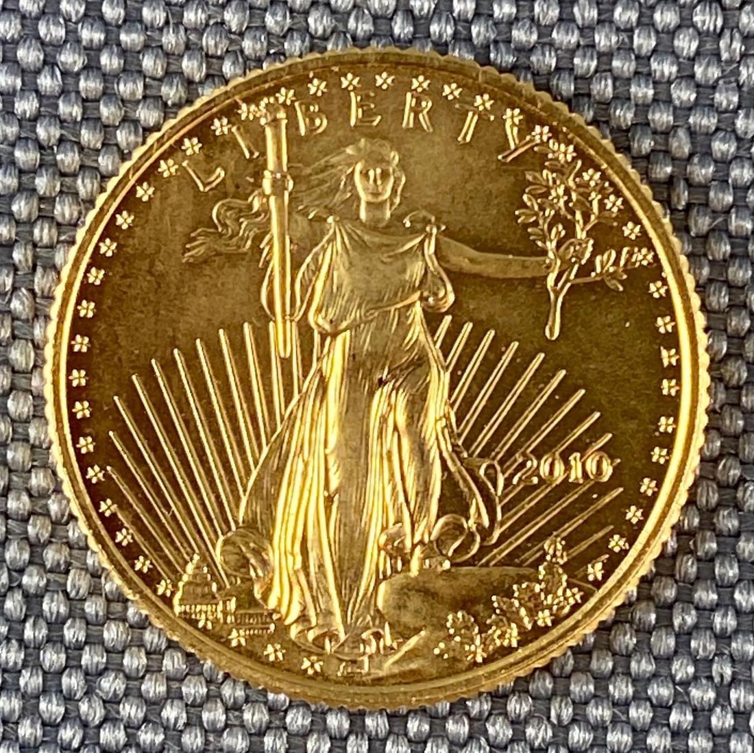 2010 US American Gold Eagle 1/10oz (1 of 2)