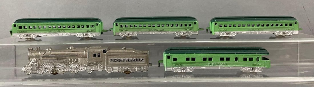 Group of 5 Tootsietoy Die-Cast Pullman Train Cars: Includes Pennsylvania Locomotive, measures 6 inches long