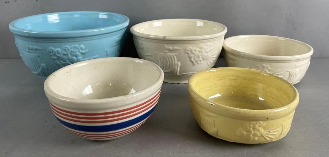 Group of 5 Robinson Ransbottom Viking Pottery Bowls: Some chips, largest measures 5 x 9 1/2 inches