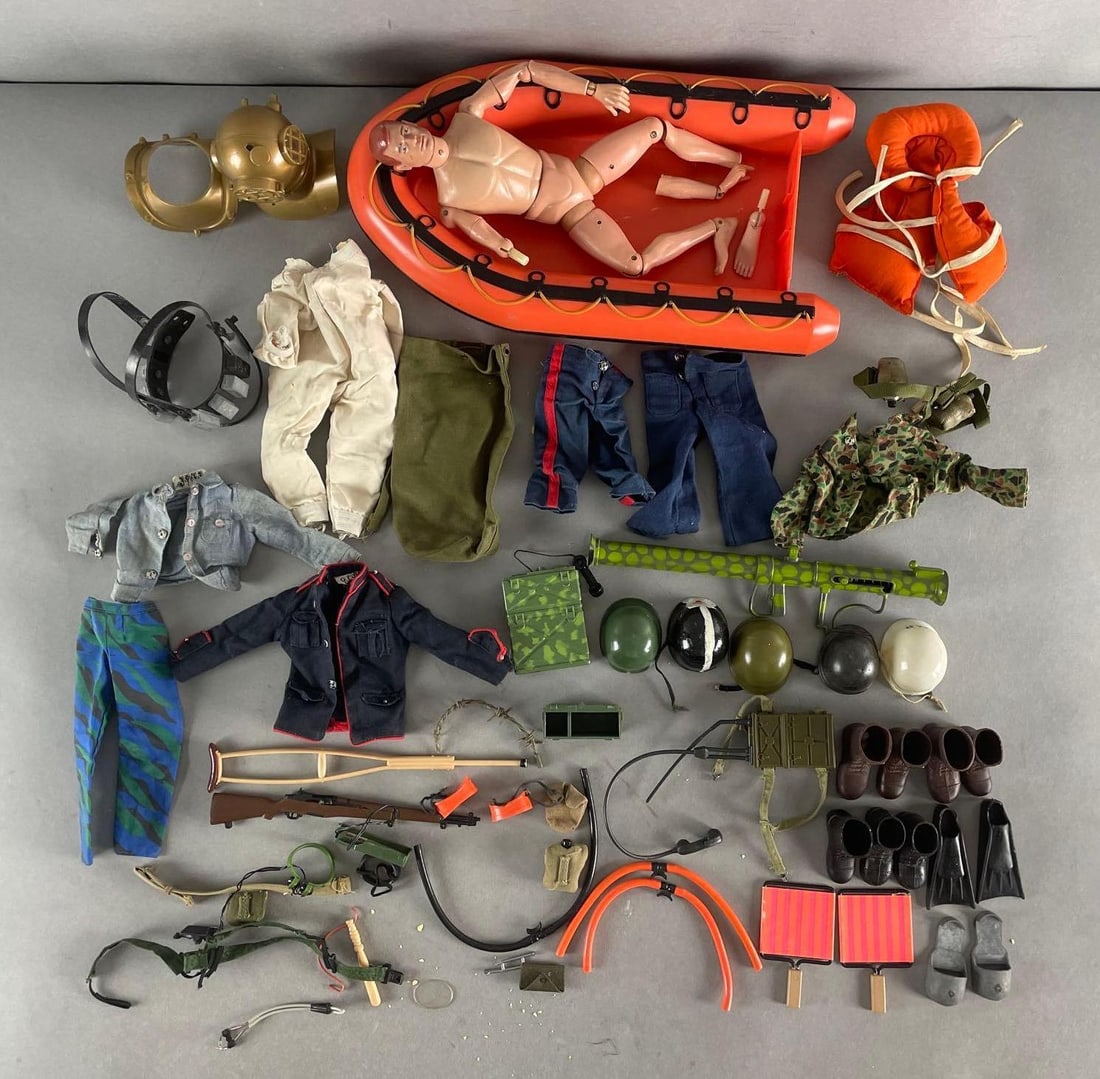 Group of 40+ Hasbro G.I. Joe Action Figure Accessories (1 of 4)