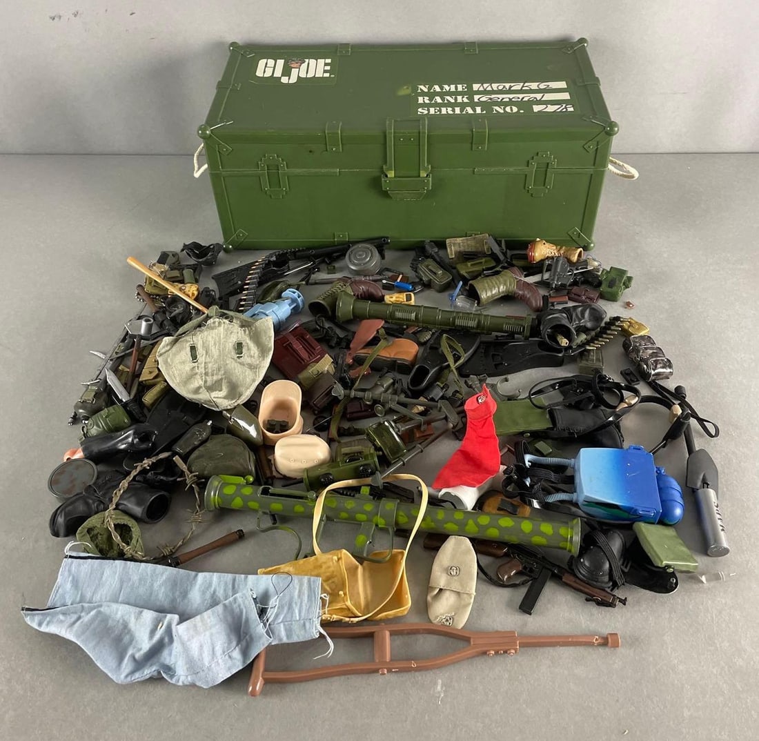 G.I. Joe Foot Locker with Accessories (1 of 4)
