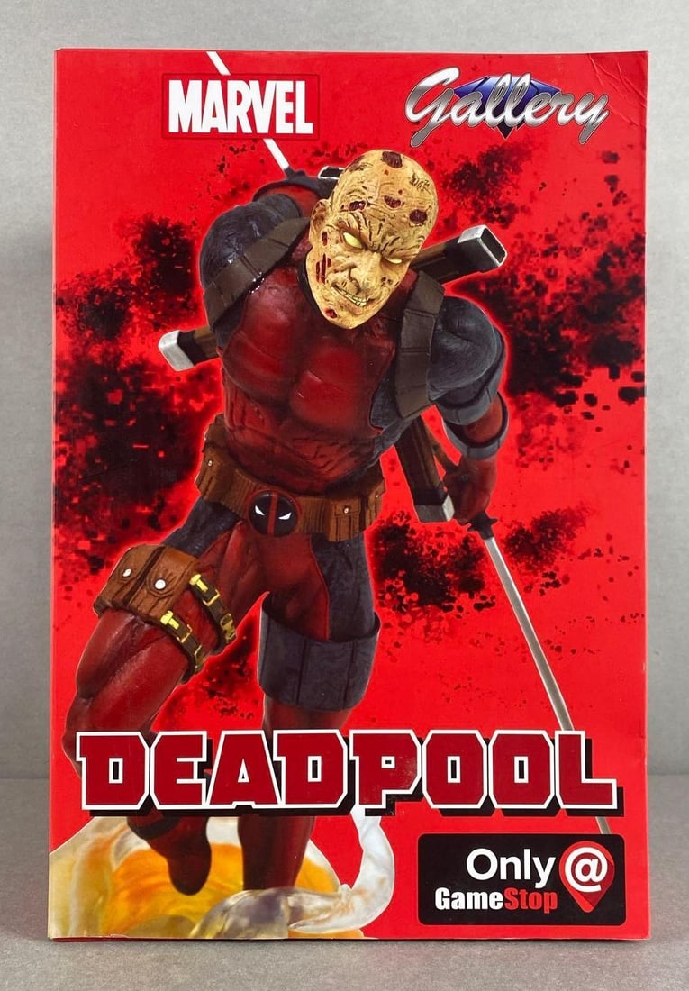 Diamond Select Toys Marvel Deadpool Unmasked PVC Diorama (1 of 4)