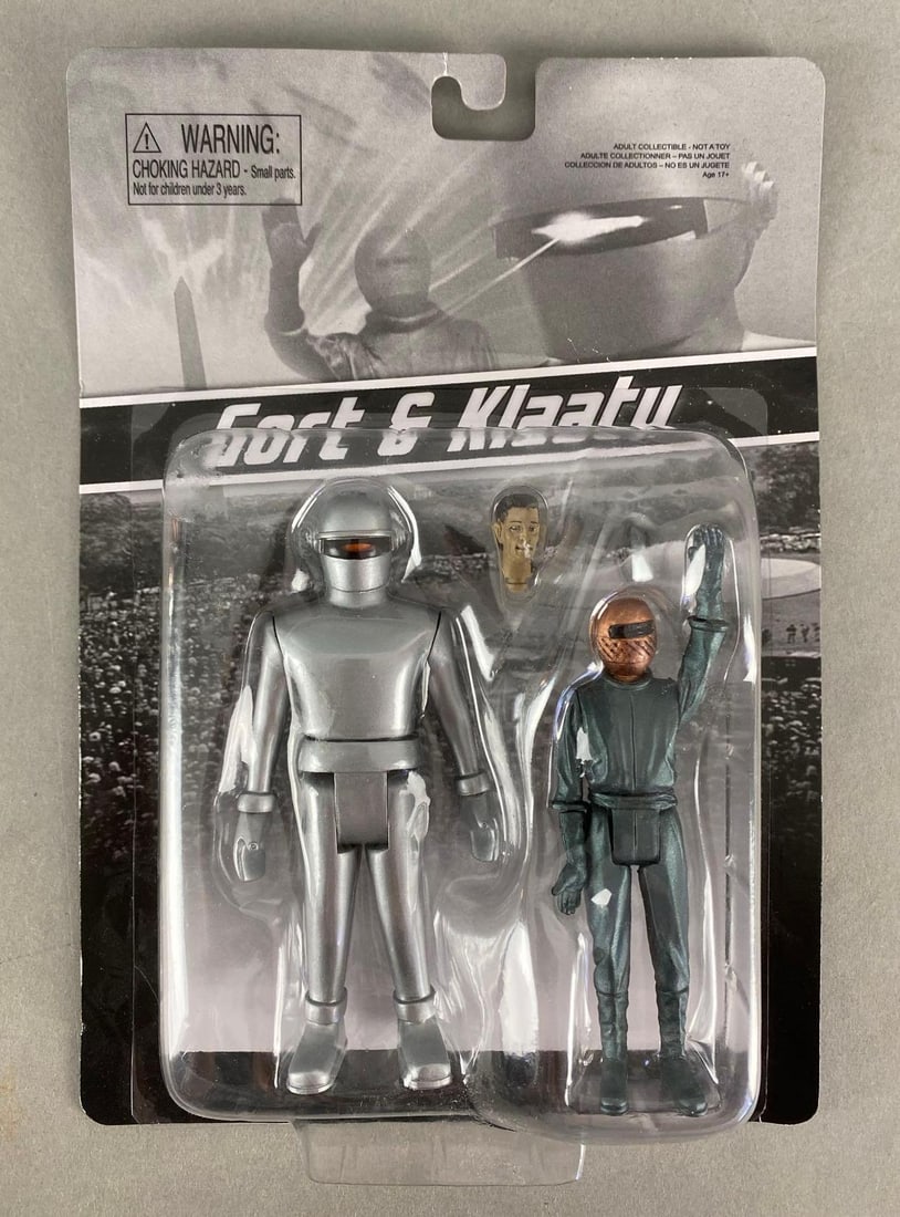 Modern Amok Time The Day the Earth Stood Still Gort and Klaatu Action Figure Set (1 of 3)