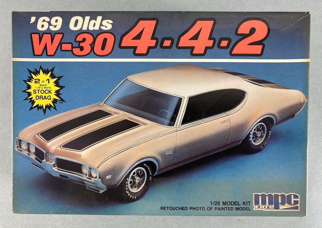 MPC 1969 W-30 4-4-2 Plastic Model Kit (1 of 4)