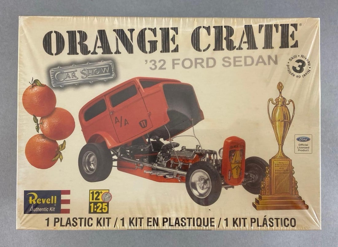 Revell Orange Crate 1932 Ford Sedan Plastic Model Kit (1 of 3)