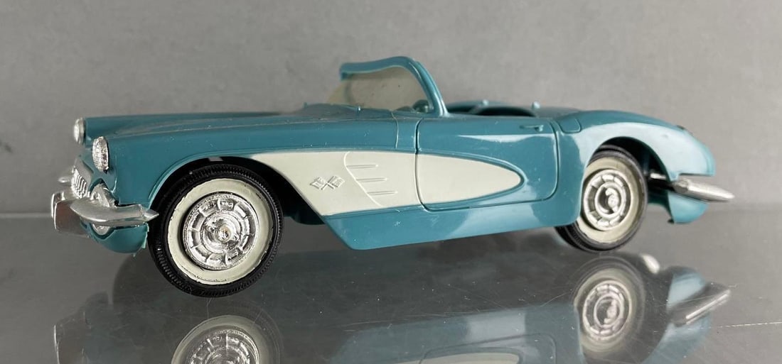 1959 Chevy Corvette Turquoise Coaster Dealership Promo Car: Back bumper is hanging, 1/25 scale