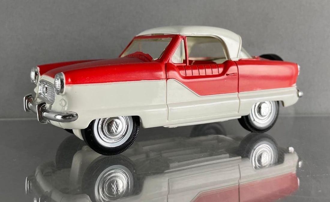 Hubley 1960 AMC Metropolitan Red / White Friction Dealership Promo Car: Working condition, 1/25 scale