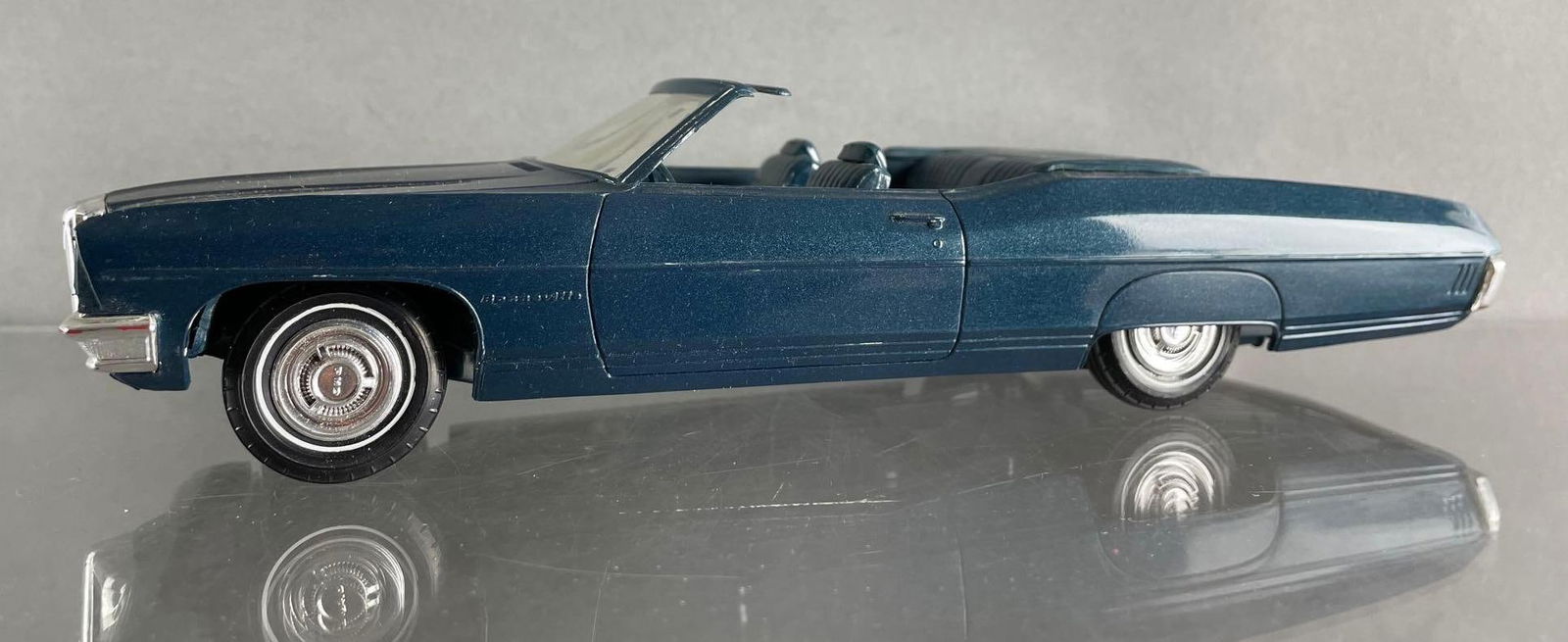 1970 Pontiac Bonneville Convertible Metallic Dark Blue Dealership Promo Car (1 of 6)