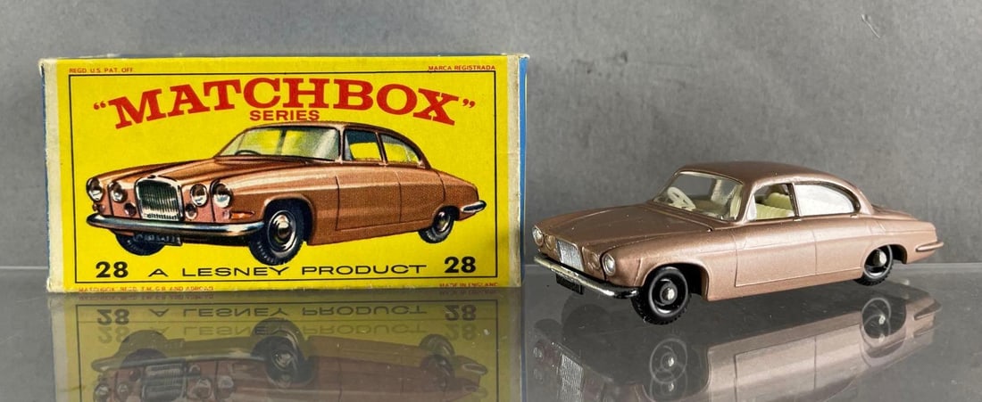 Matchbox No. 28 Mark Ten Jaguar (1 of 8)