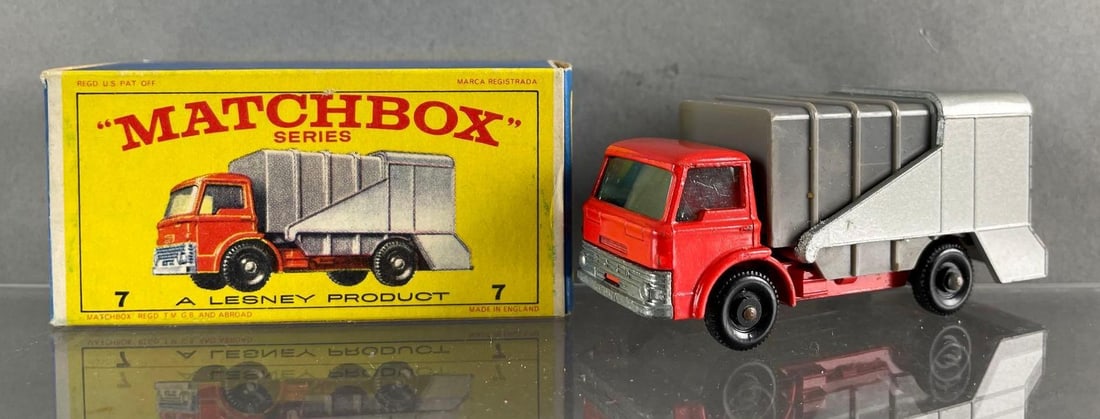 Matchbox No. 7 Ford Refuse Truck (1 of 9)