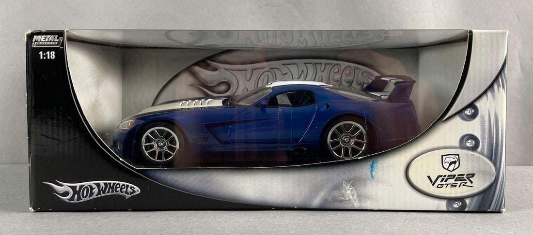 Mattel Hot Wheels Viper GTS R Die-Cast Car: 1/18 scale, original packaging