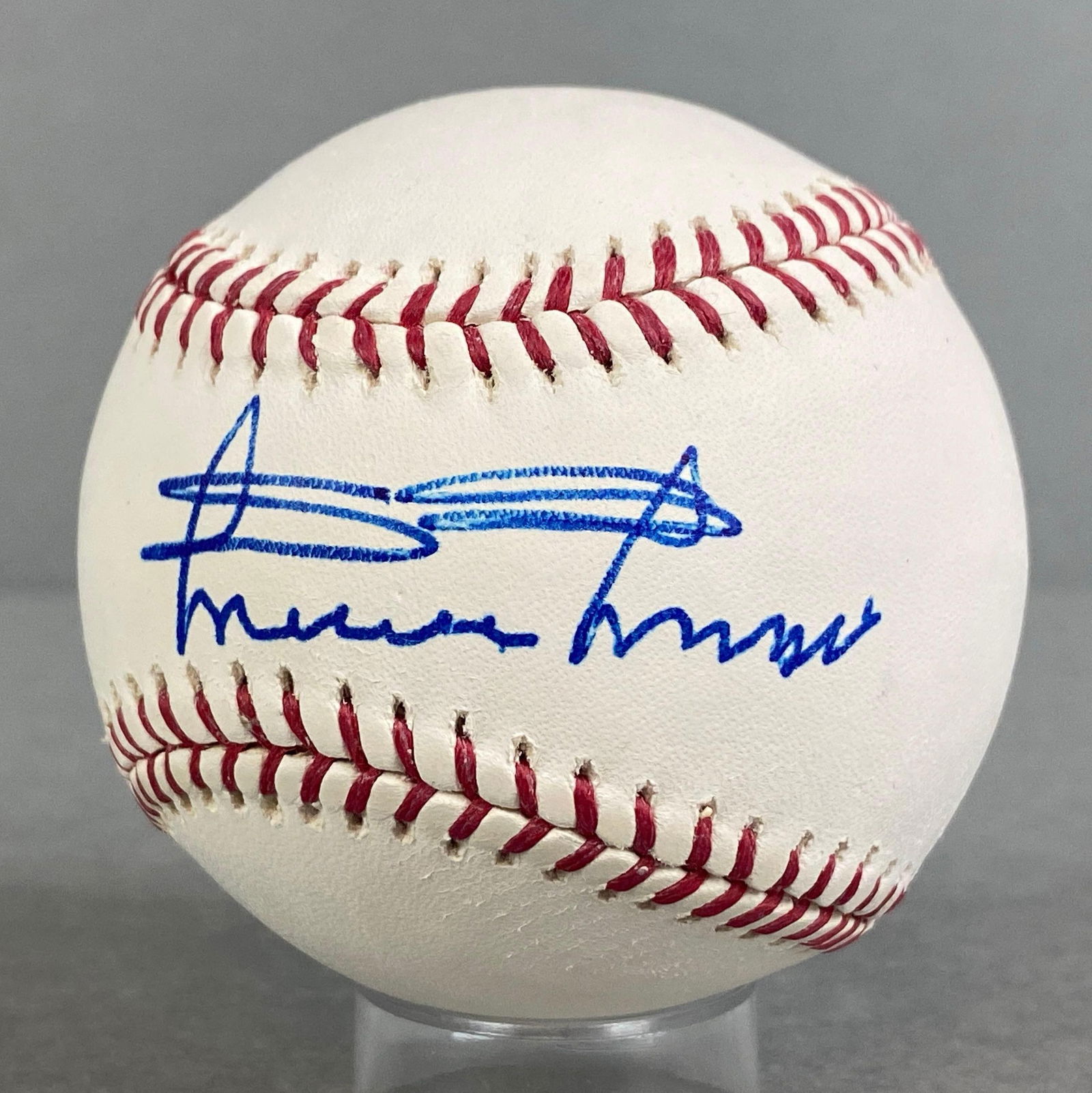 Minnie Minoso Signed Official MLB Rawlings Selig Baseball: Autographed Minnie Minoso, We Guarantee This to Pass 3rd Party Authentication, Cases included