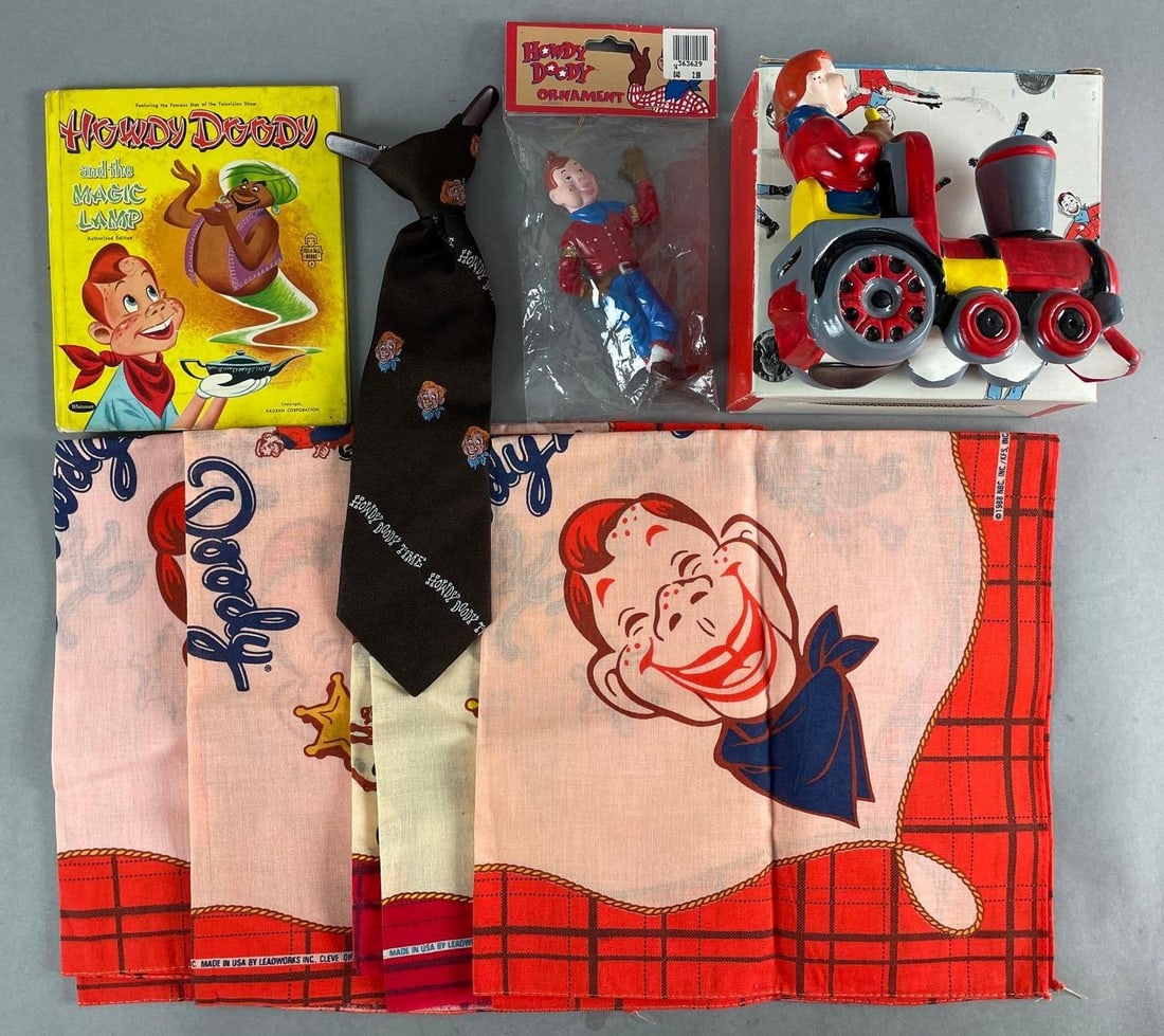 Group of 8 Howdy Doody Items (1 of 4)