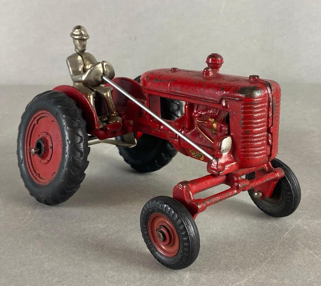 Antique Arcade Culti-Vision Farmall Cast Metal Toy Tractor (1 of 8)