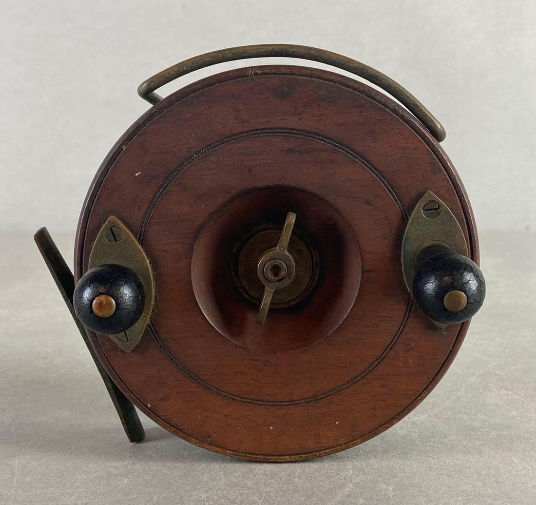 Antique Milward Seafarer Wood Fly Fishing Reel: Measures 5 1/4 x 5 3/4 x 3 3/4 inches.