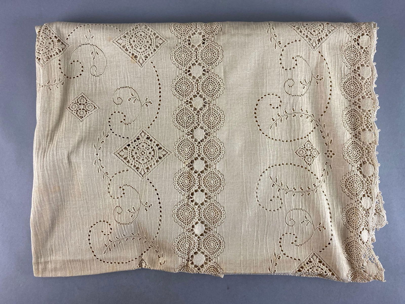 Vintage Linen Lace Tablecloth (1 of 2)