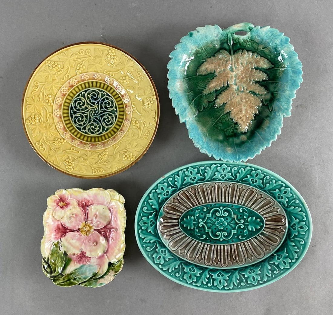 Group of 4 Vintage Majolica Pottery Plates (1 of 2)