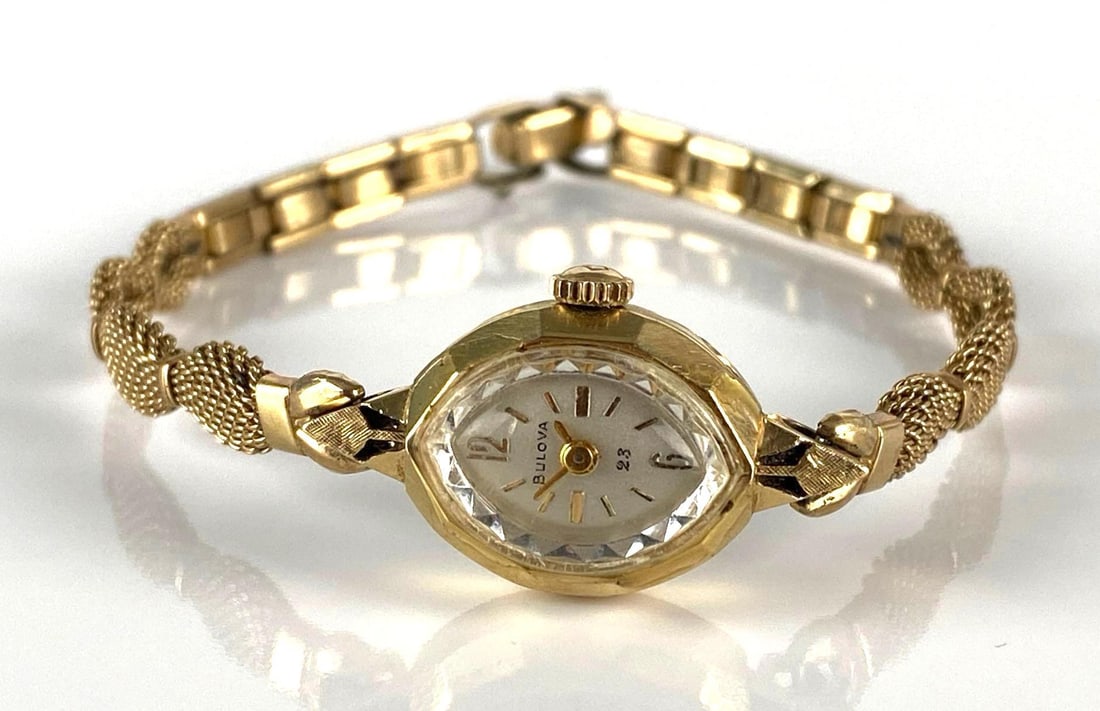 10K Gold Bulova Womans Wristwatch: Total weight 11.1g, Untested, Measures 7 inches long.