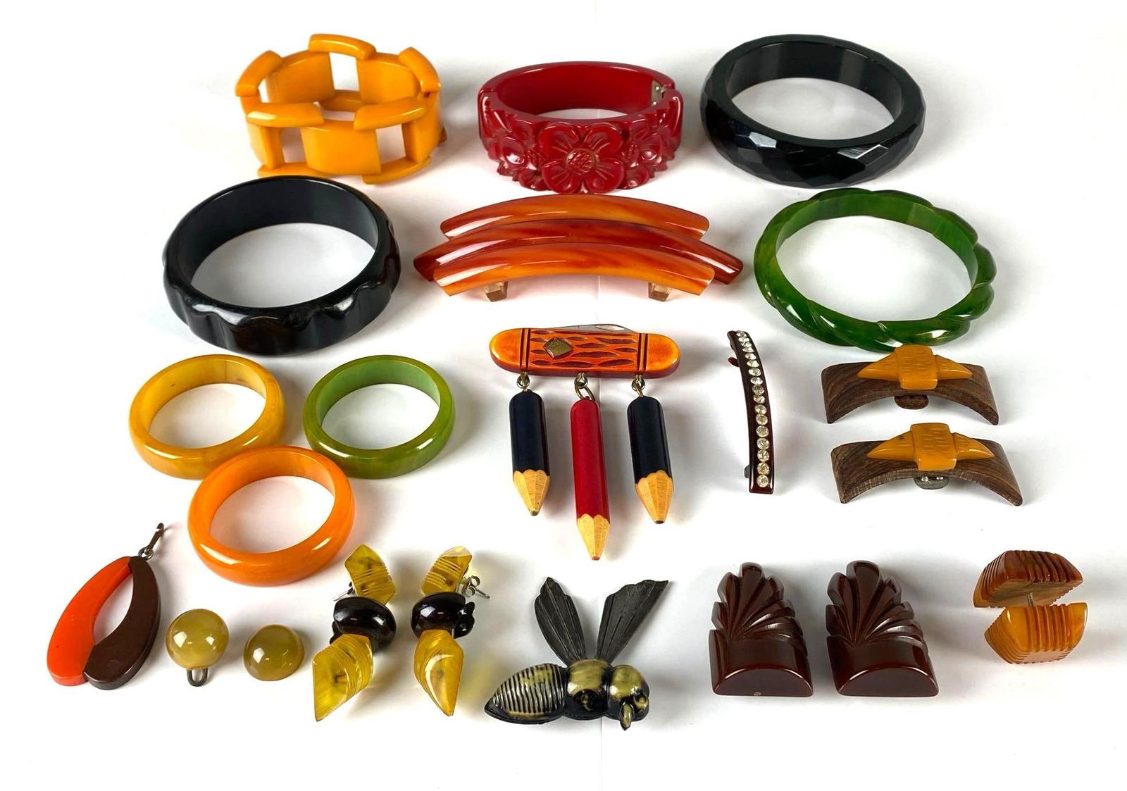 Group of 18 Bakelite Jewelry Items and More (1 of 3)