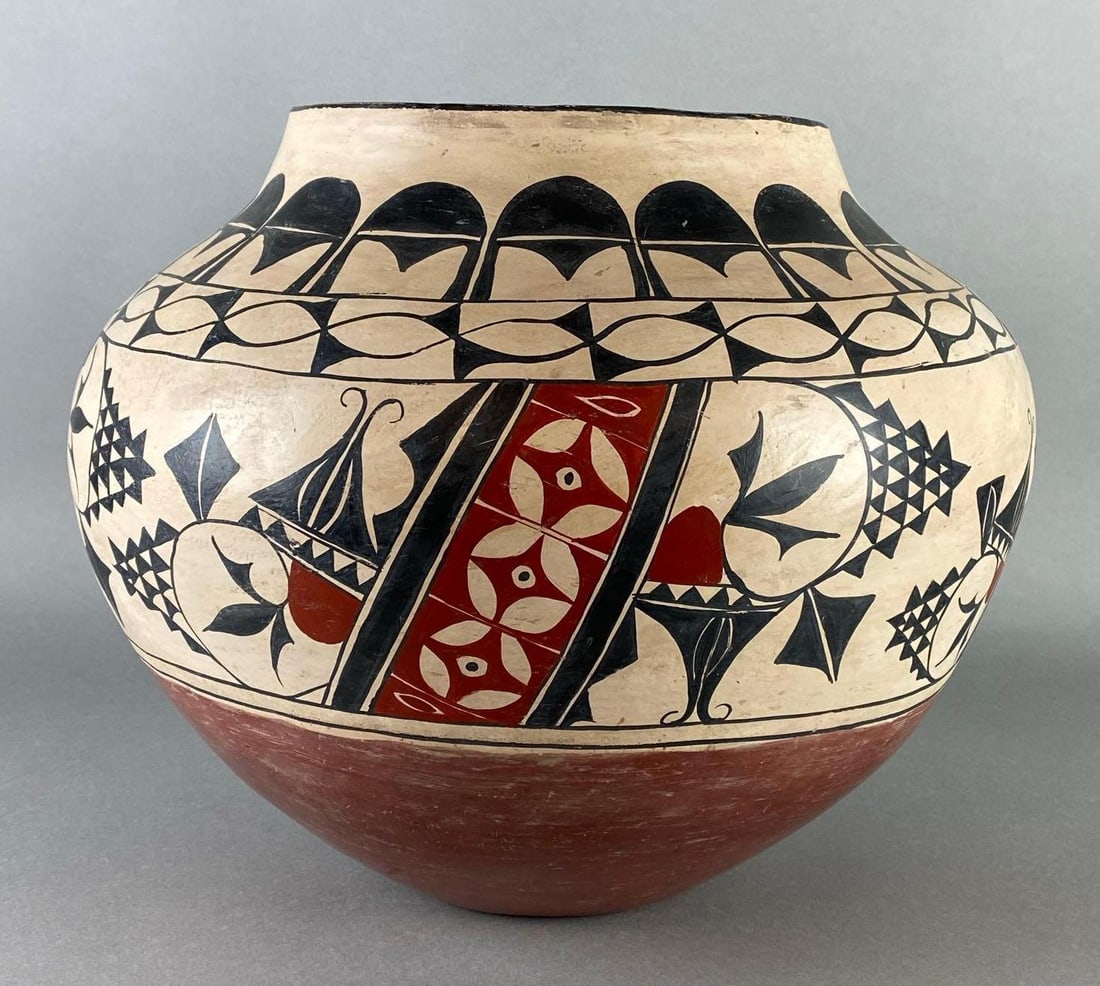 Large Native American Zia Pueblo Polychrome Pottery Jar (1 of 6)