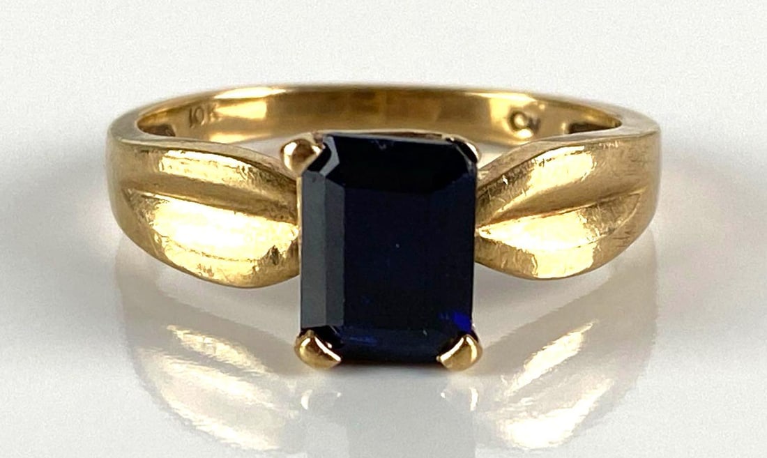 10K Gold Sapphire Ring (1 of 7)