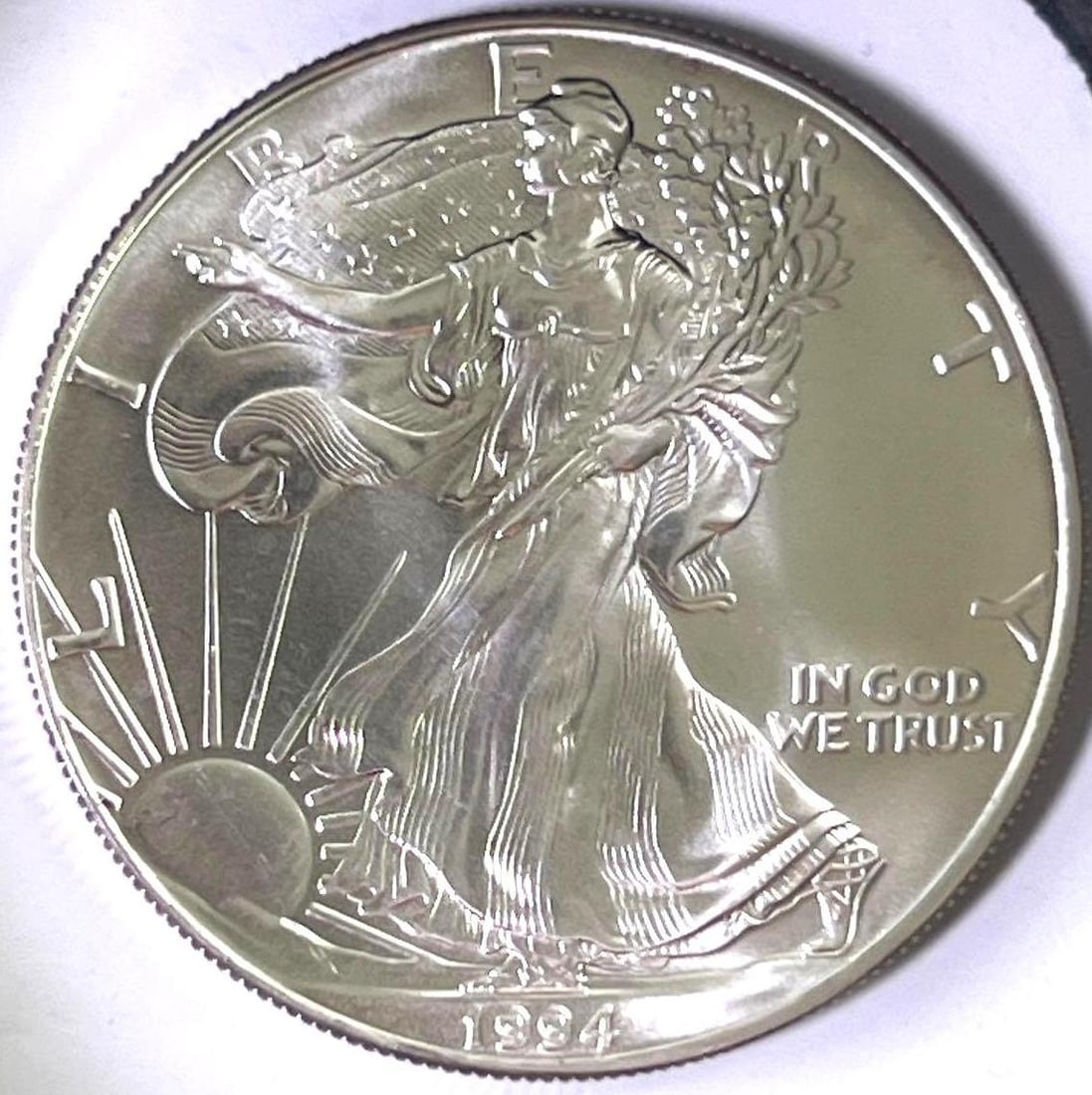 1994 US Mint Silver American Eagle 1 oz .999 Fine Silver (1 of 2)