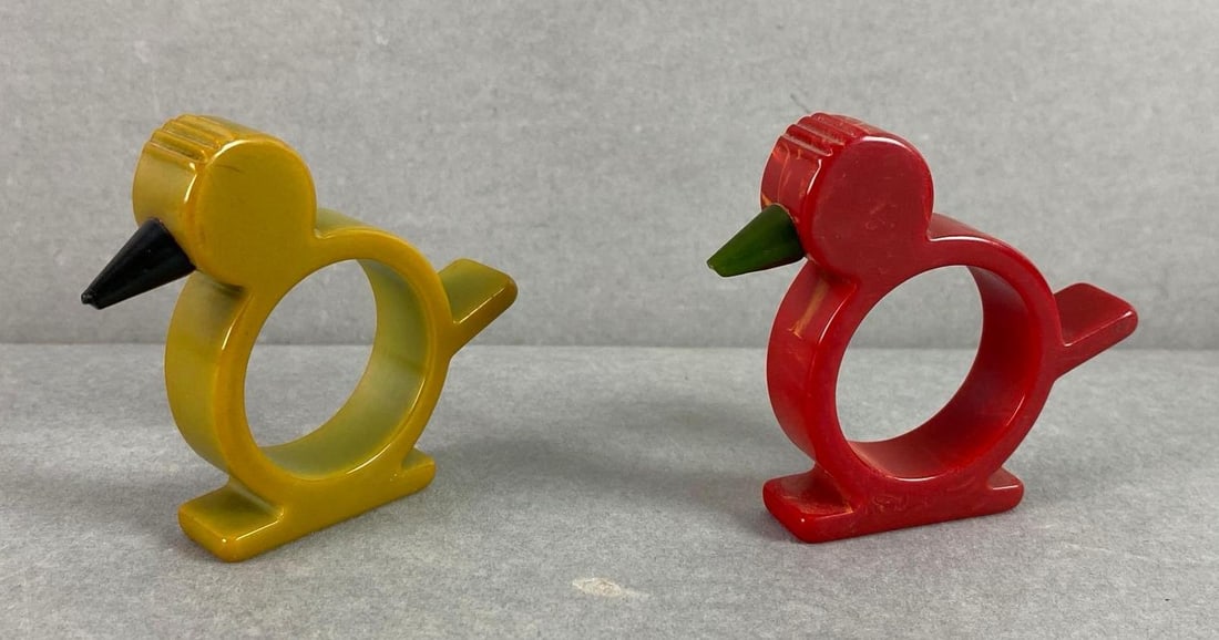 Group of 2 Bakelite Bird Napkin Rings (1 of 6)