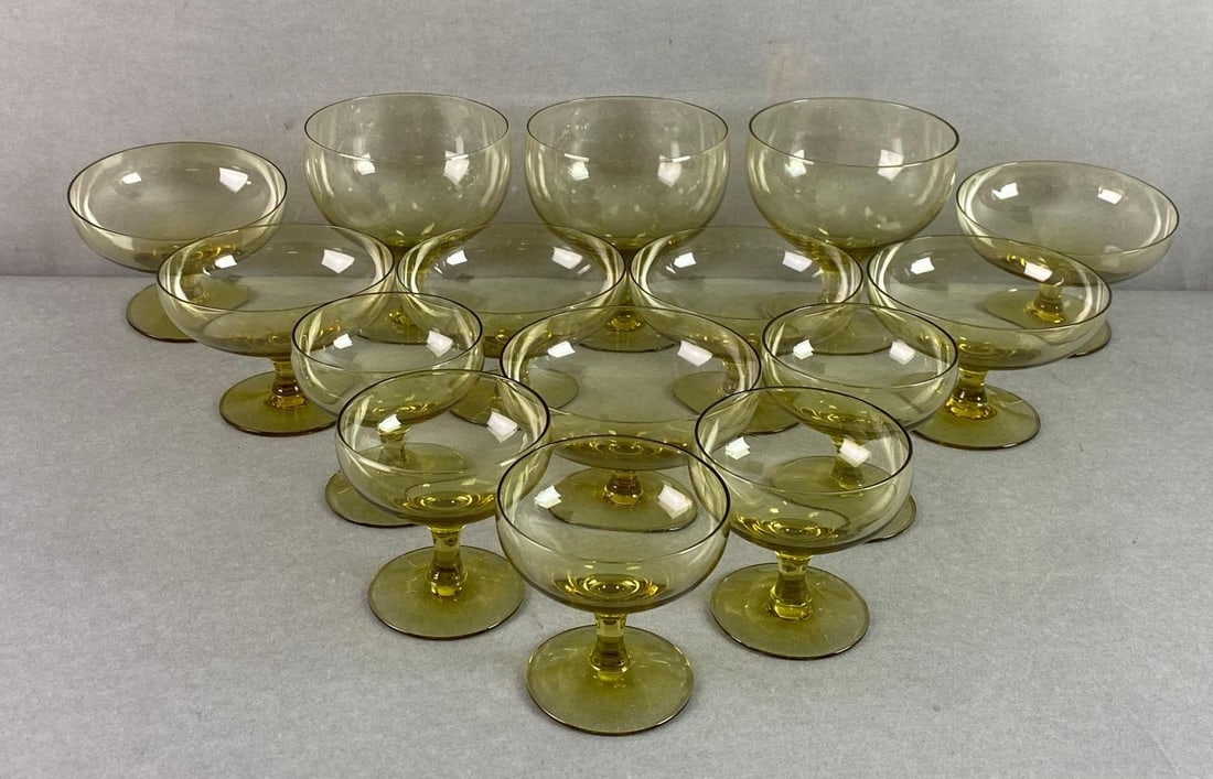 Group of 15 Russel Wright Old Morgantown American Modern Glassware (1 of 3)