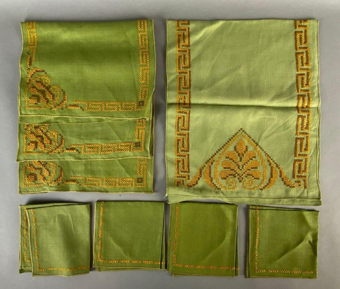 Group of 8 Matching Green Embroidered Linen Napkins and Handtowels: Largest measures 32 x 13 inches.