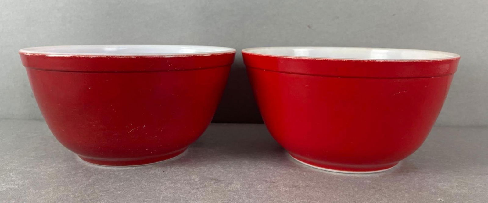 Group of 2 Vintage Red Pyrex Mixing Bowls (1 of 4)