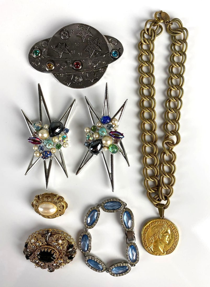 Group of 7 Costume Jewelry Pins and More (1 of 4)