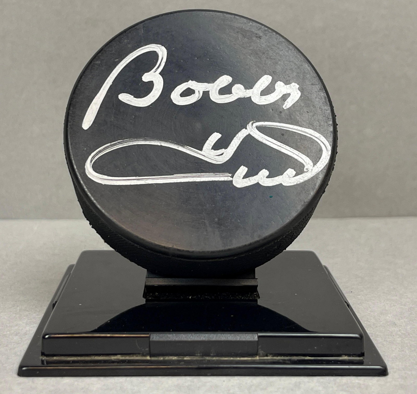 Bobby Hull Signed Official Cooper Hockey Puck: Bobby Hull Signed Official Cooper Puck, Includes case