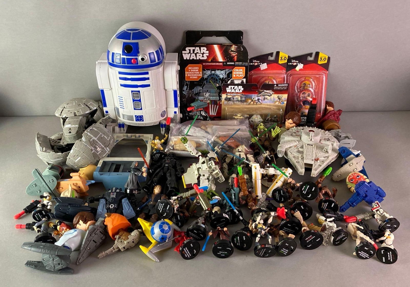 Large Group of Assorted Star Wars Toys (1 of 3)
