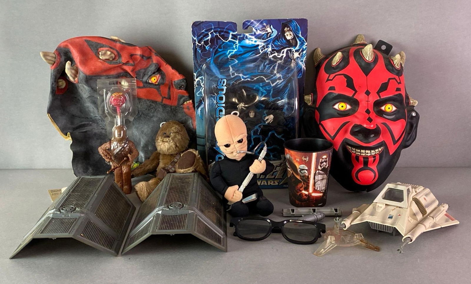 Group of Assorted Star Wars Toys and More (1 of 3)