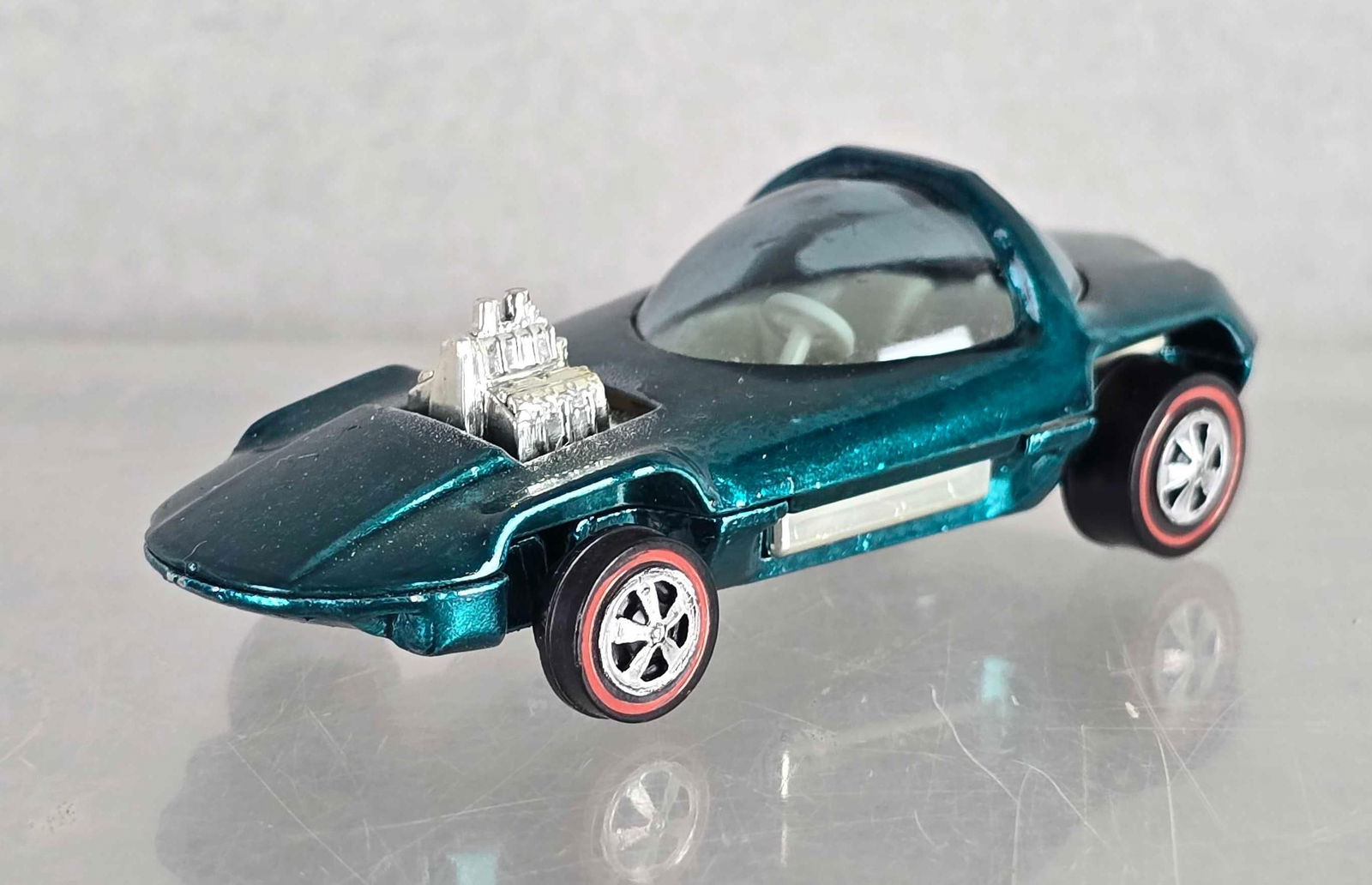 Hot Wheels Red Line Silhouette Die-Cast Car: 1967, Mattel, red line tires, aqua body