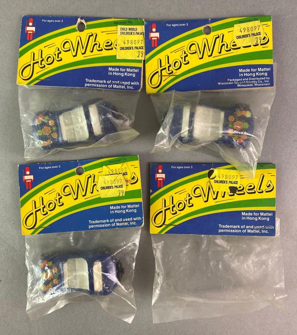 Group of Hot Wheels Redline Dune Daddy Die-Cast Vehicles and Packaging (1 of 3)