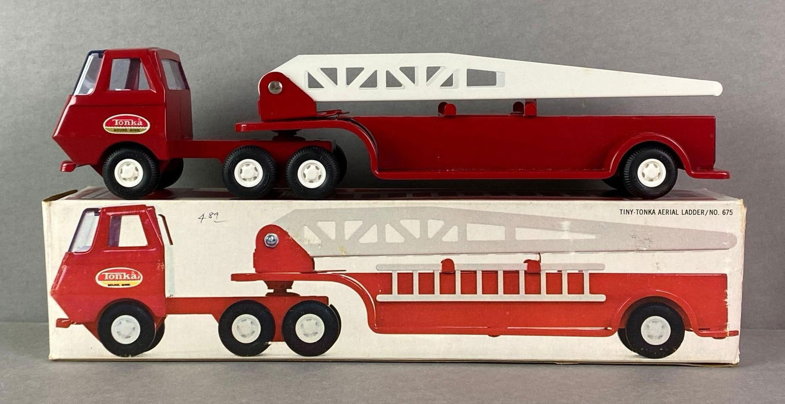 Tiny Tonka No. 675 Ariel-Ladder Truck (1 of 9)