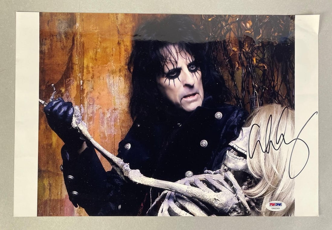 Signed Alice Cooper Photo with COA (1 of 3)