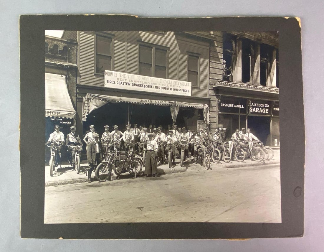 1911 Harley-Davidson Motorcycle  Dealer Photograph (1 of 4)