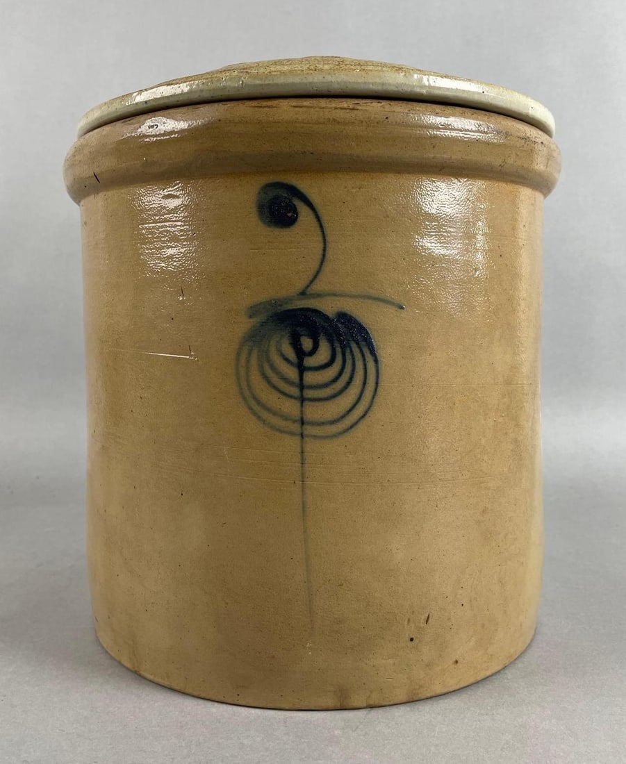 Red Wing Stoneware 2 Gallon Crock with Bee Sting and Lid (1 of 7)
