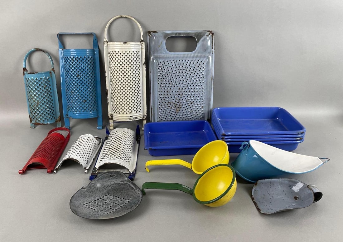 Group of Enamelware Kitchen Items (1 of 3)
