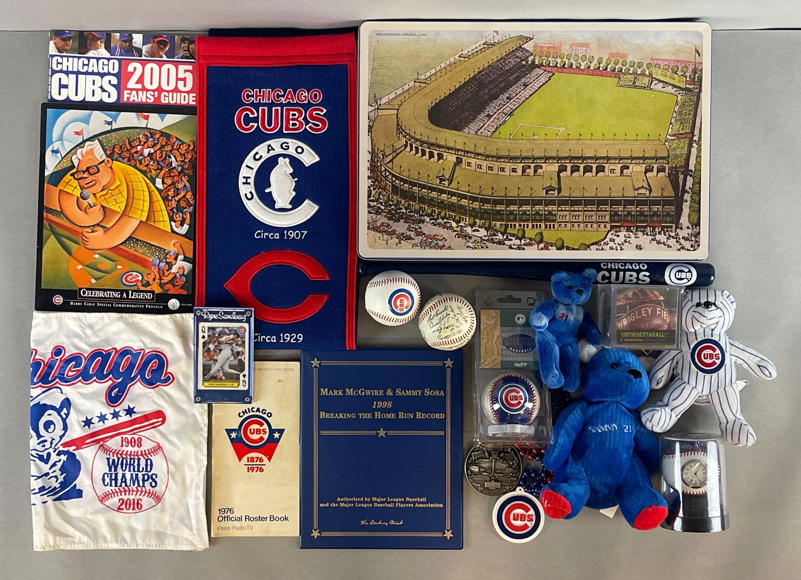 Group of Collectable Chicago Cubs Memorabilia (1 of 9)
